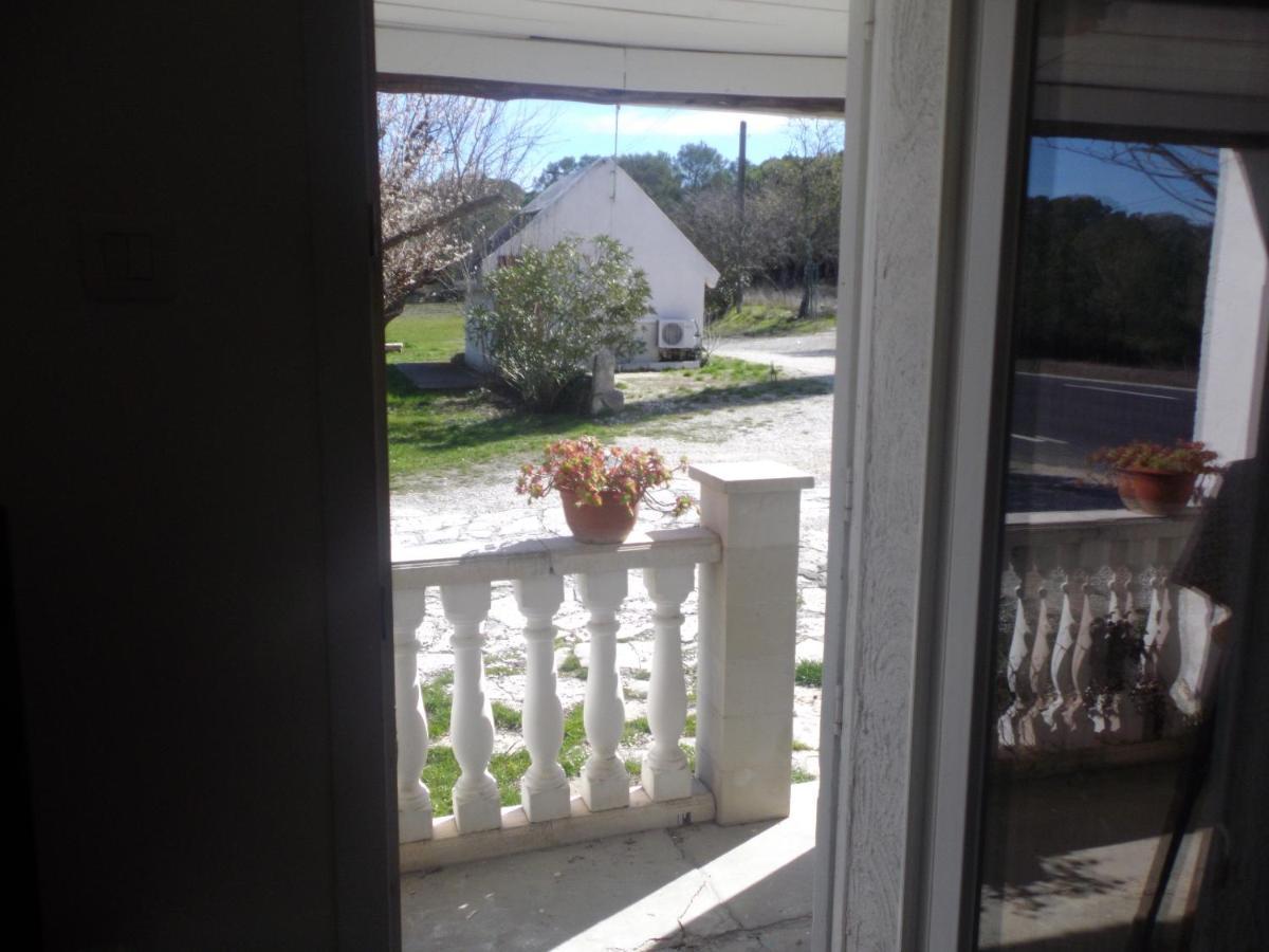 Auberge Des Garrigues Nîmes Eksteriør billede