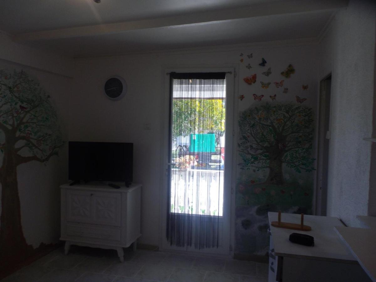 Auberge Des Garrigues Nîmes Eksteriør billede
