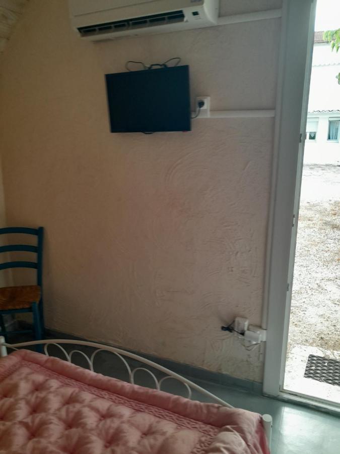 Auberge Des Garrigues Nîmes Eksteriør billede