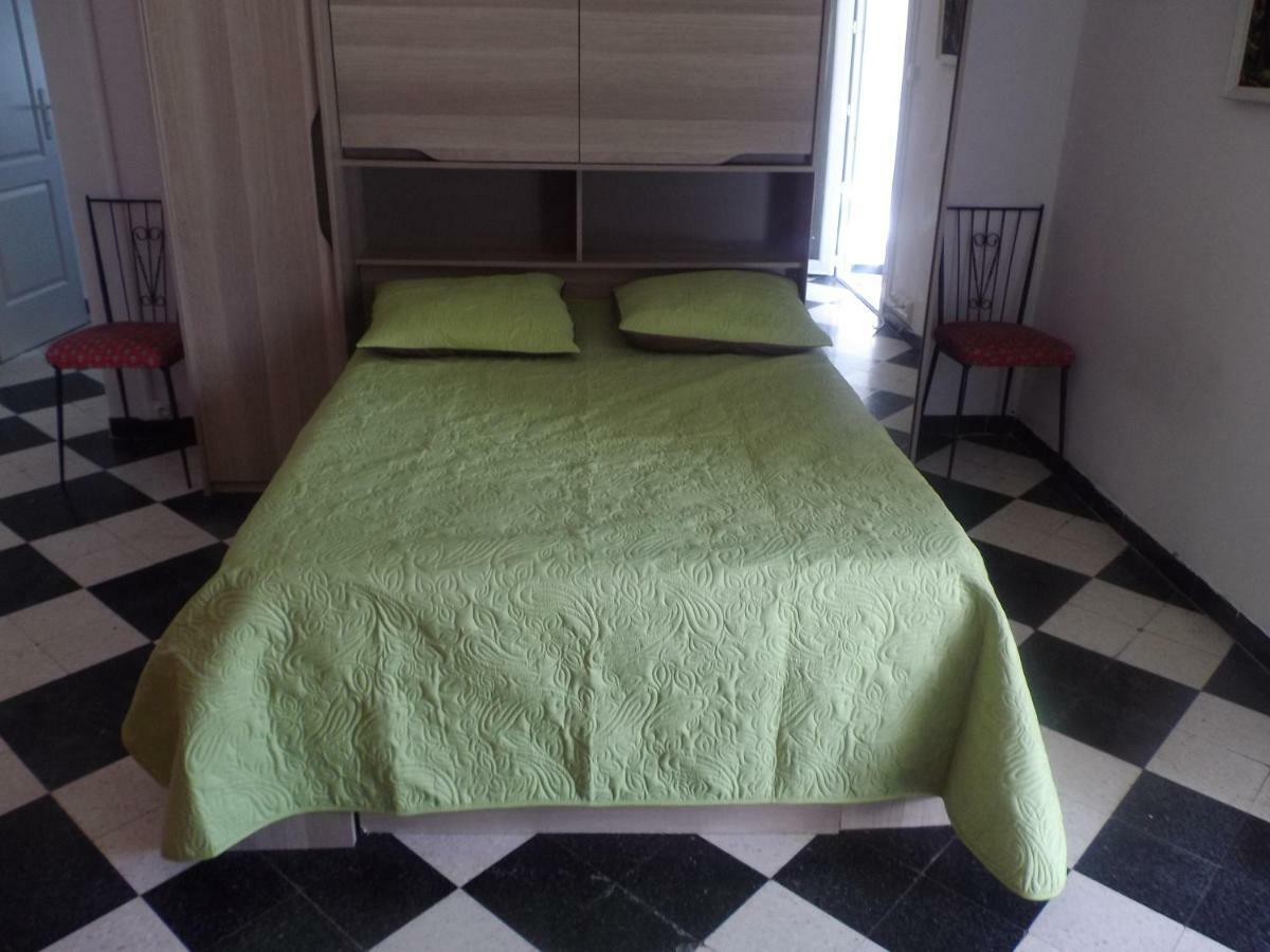 Auberge Des Garrigues Nîmes Eksteriør billede
