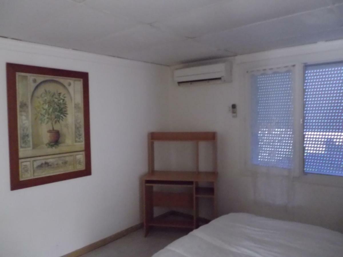 Auberge Des Garrigues Nîmes Eksteriør billede