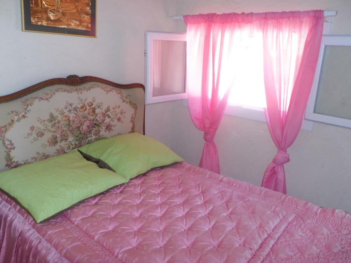Auberge Des Garrigues Nîmes Eksteriør billede