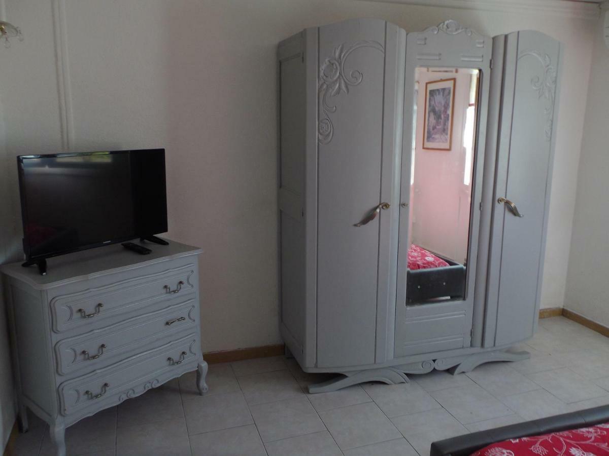 Auberge Des Garrigues Nîmes Eksteriør billede