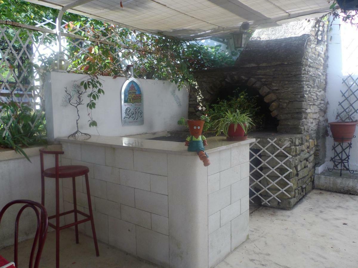 Auberge Des Garrigues Nîmes Eksteriør billede