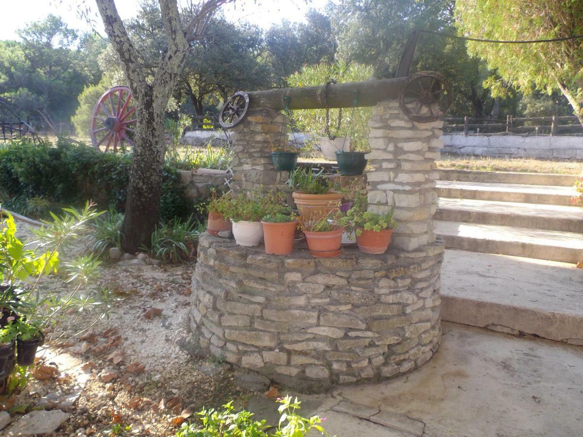 Auberge Des Garrigues Nîmes Eksteriør billede